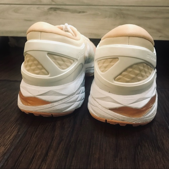 ASICS GEL-KAYANO 24 LITE-SHOW | White Apricot Ice Women’s 8 - Picture 2 of 5